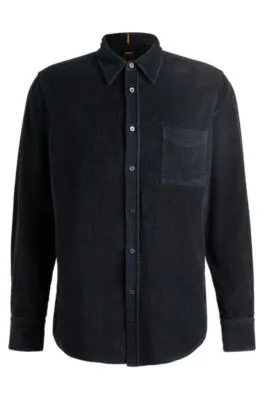 Camisa regular fit de pana de algodón con bolsillo cosido