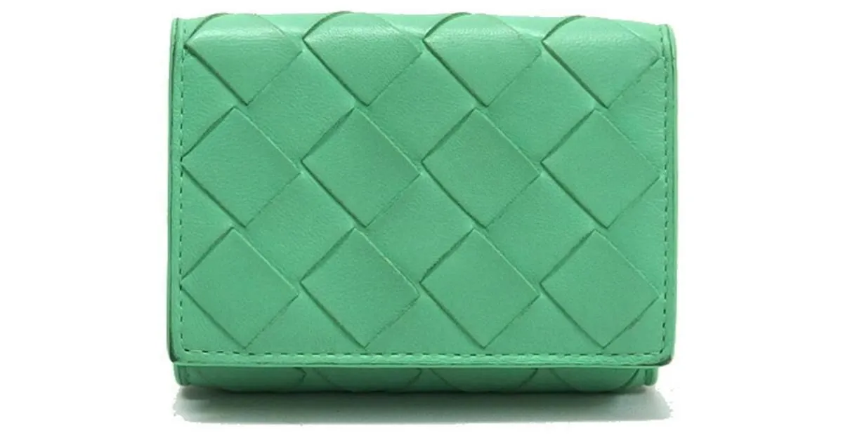 Cartera compacta tri-fold Maxi Intrecciato de Bottega Veneta 