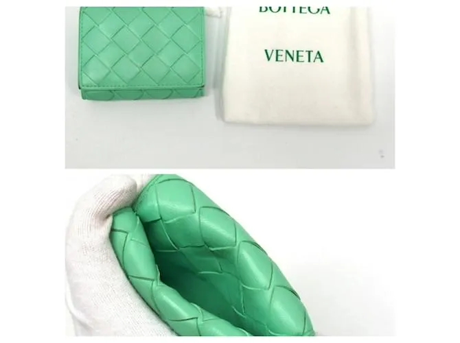 Cartera compacta tri-fold Maxi Intrecciato de Bottega Veneta 