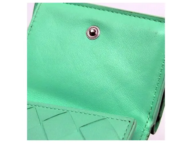 Cartera compacta tri-fold Maxi Intrecciato de Bottega Veneta 
